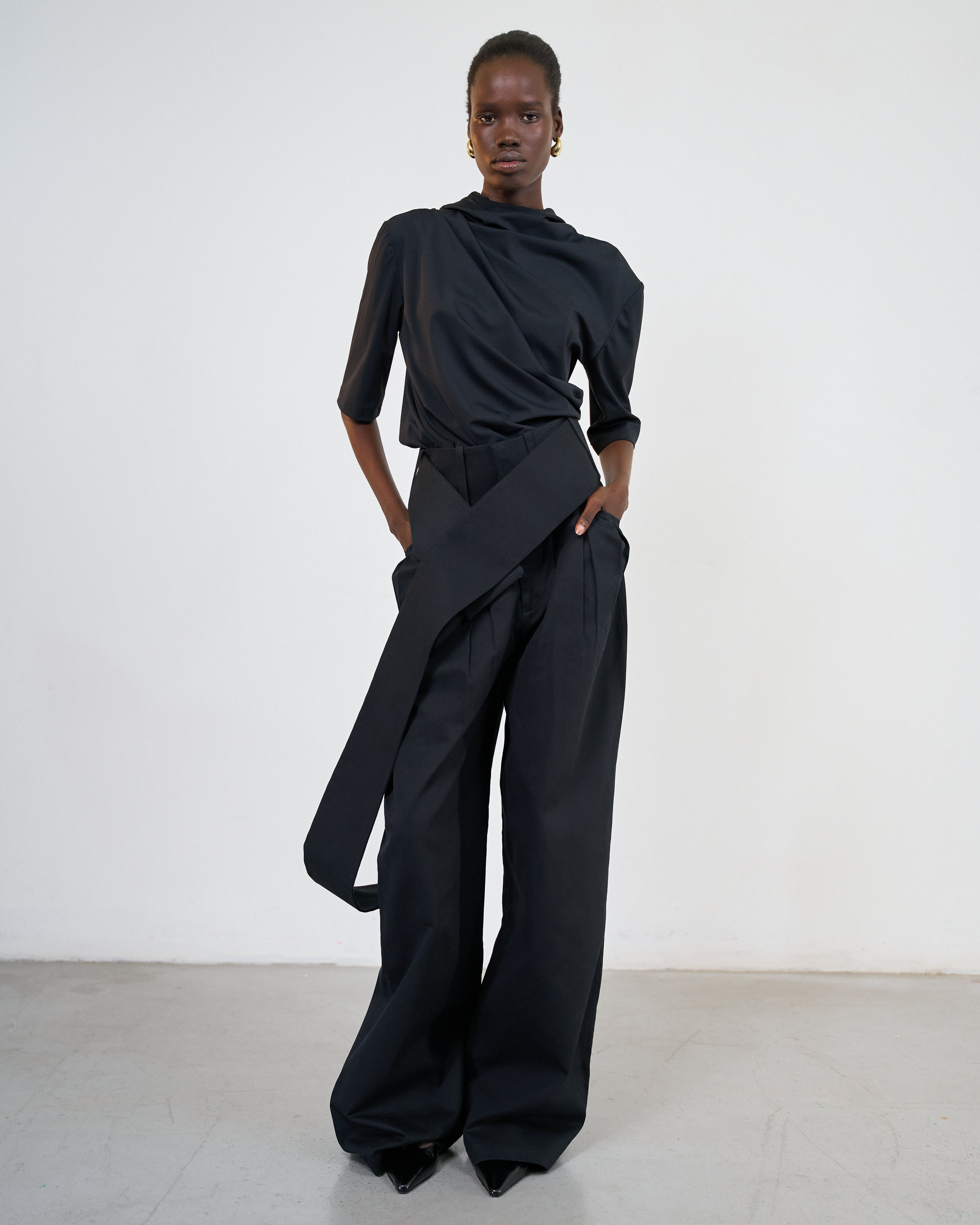 Al Riyah (The wind) hoodie Black