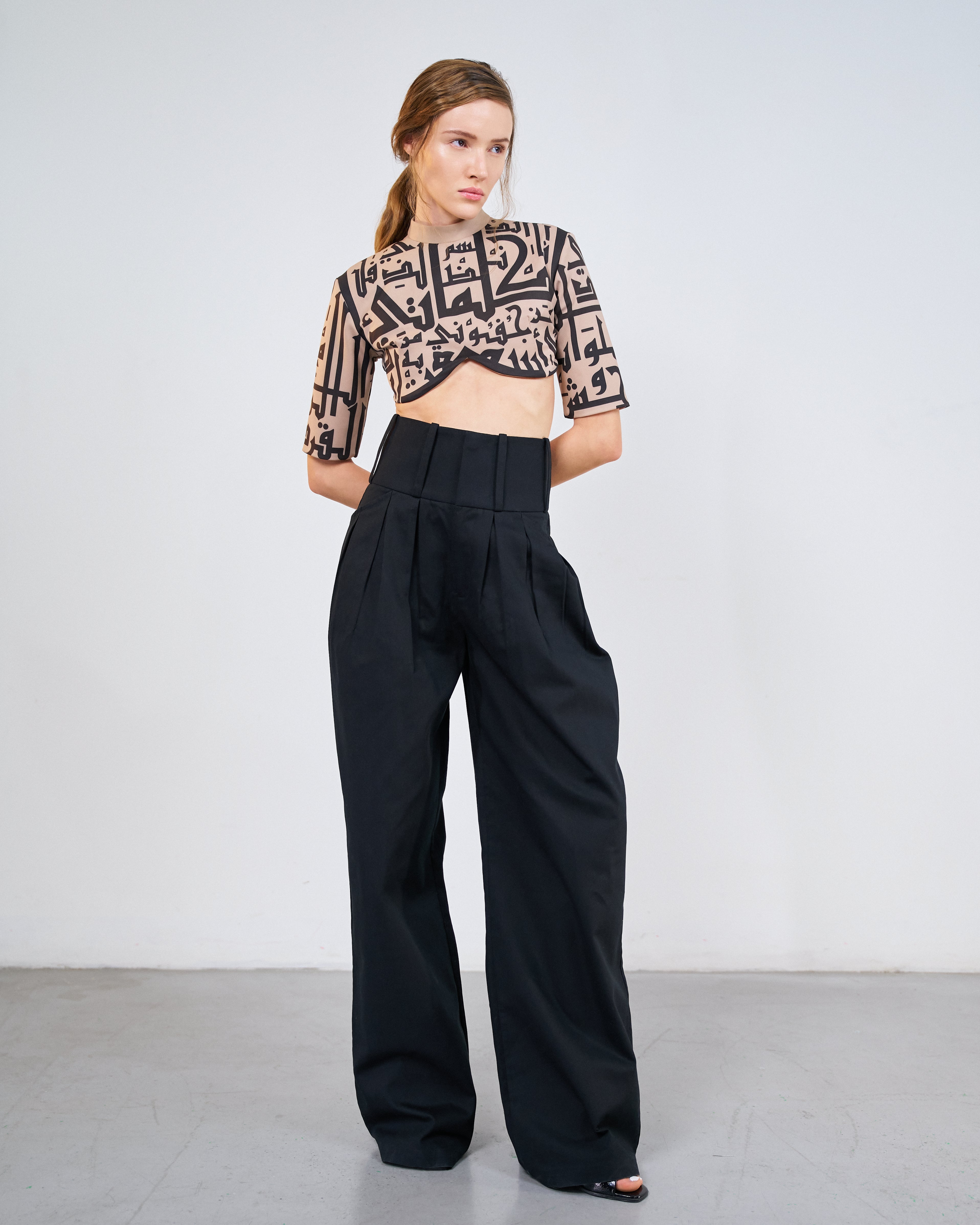 Al Layth (The Lion) crop top Black