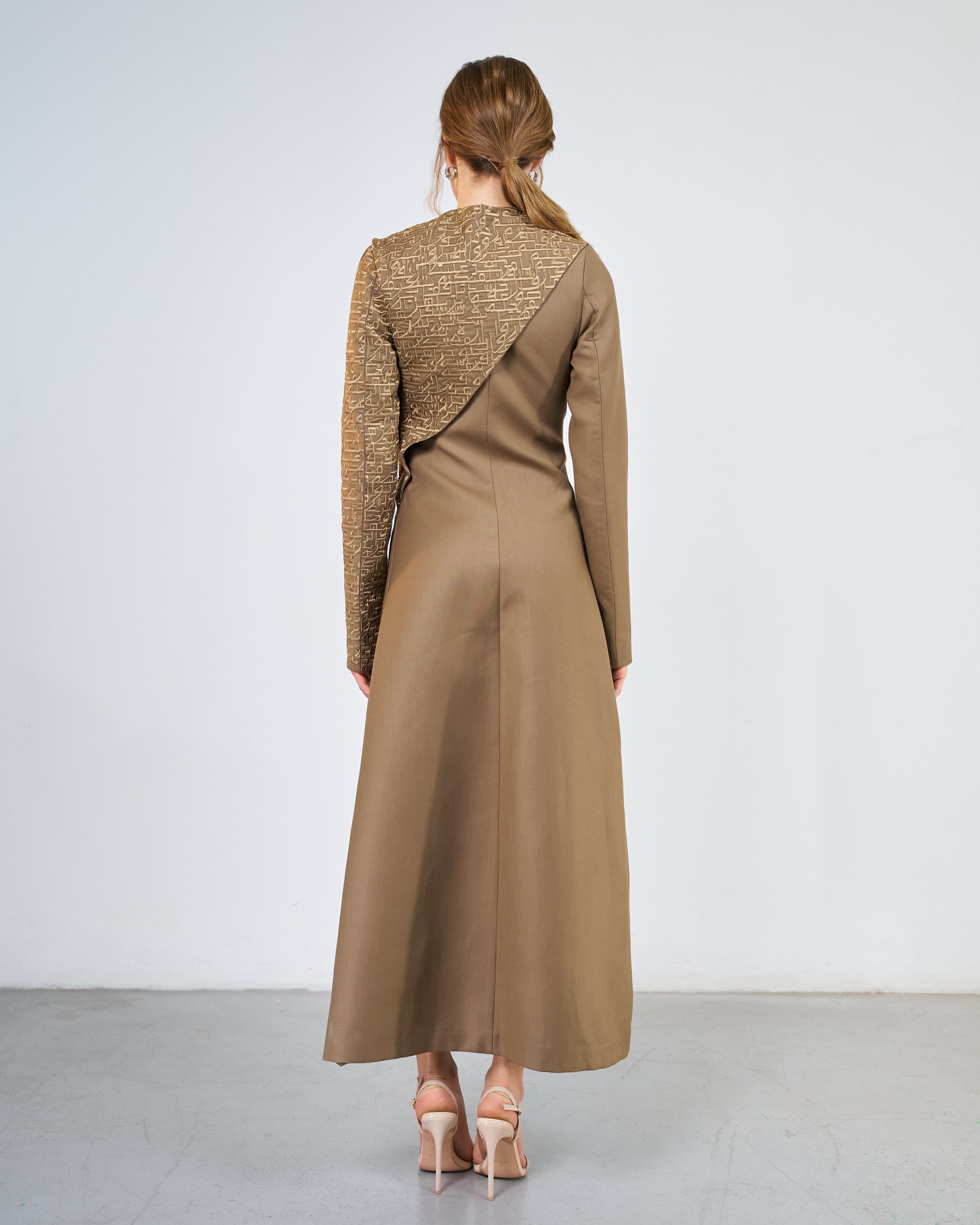 Al Baydaa (The desert) dress