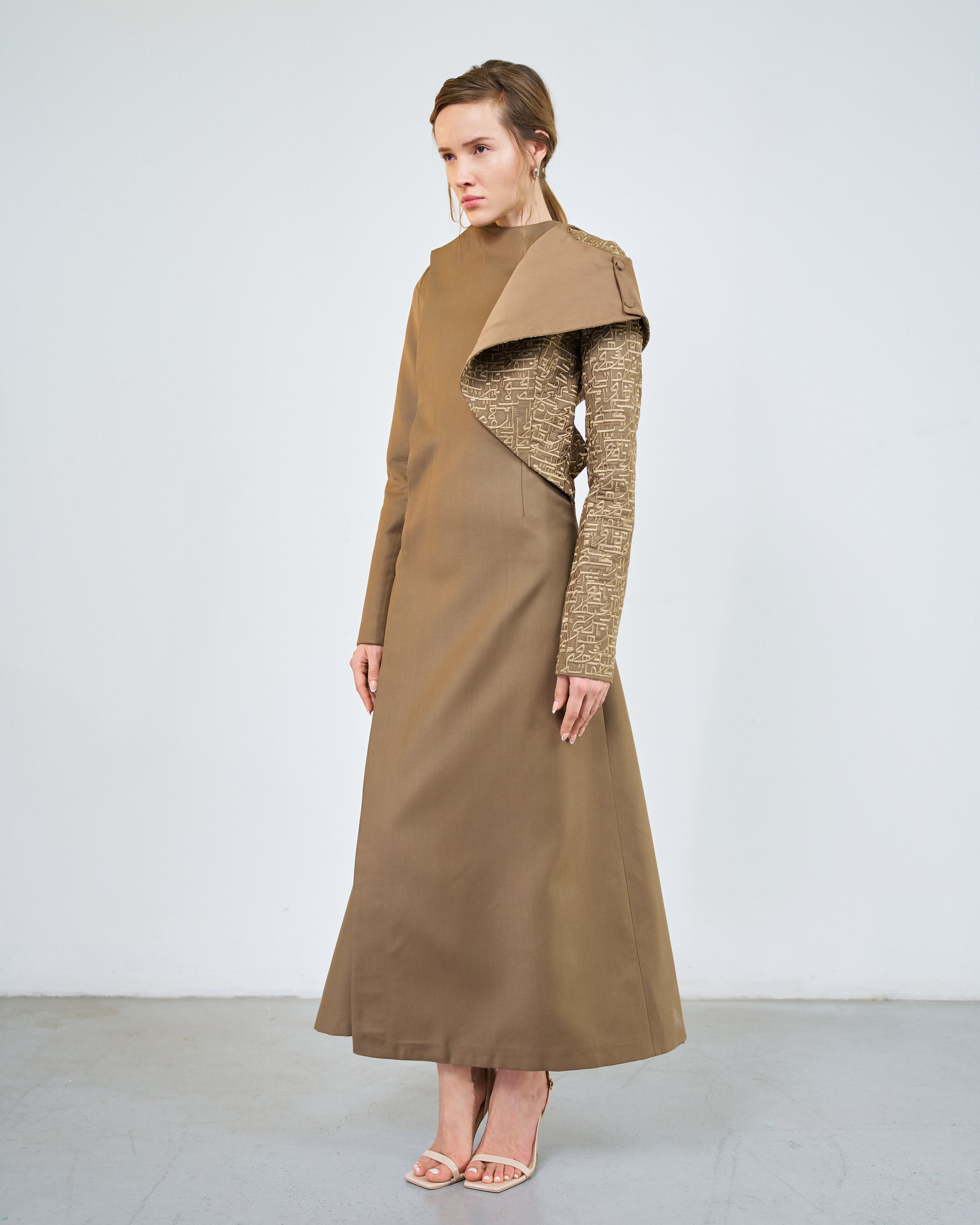 Al Baydaa (The desert) dress