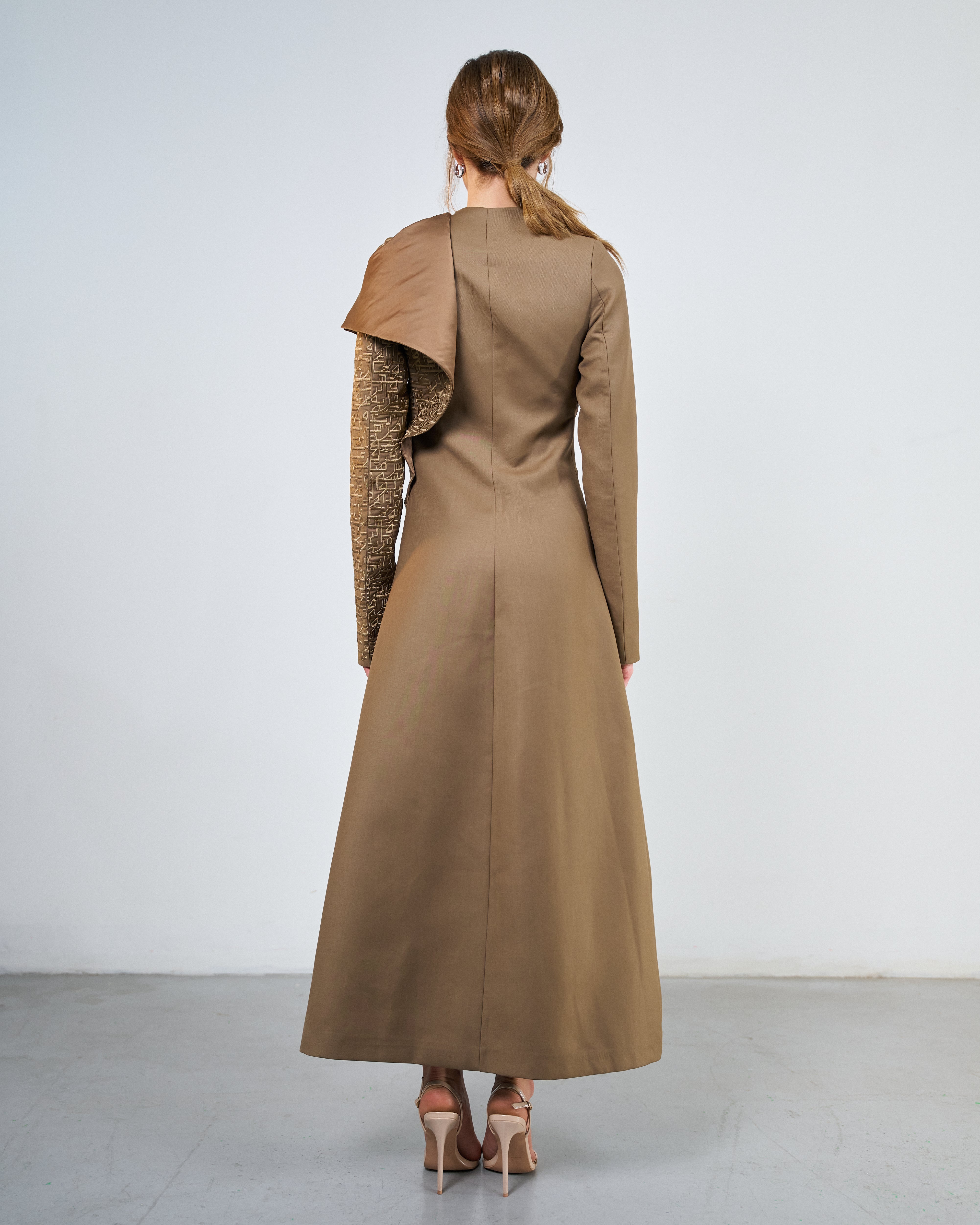 Al Baydaa (The desert) dress